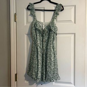 Selfie Leslie - Women’s White and Light Green Floral Dress Size Medium